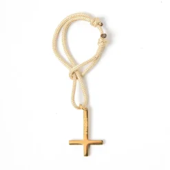 Bracelet croix dorée beige femme