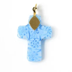 Pendentif croix Murano bleu